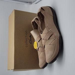 Clarks casual Women's shoe size 11 N in Sand colour